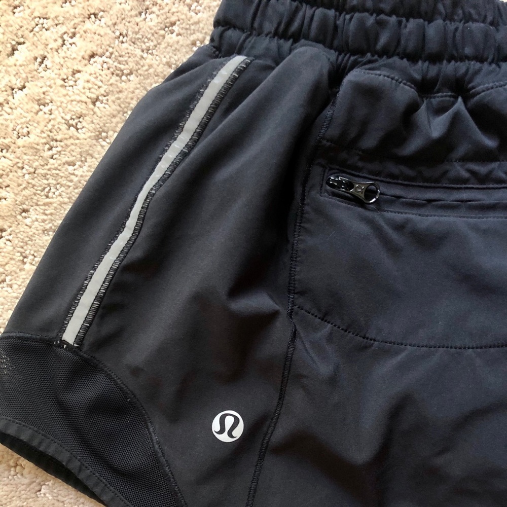 Black Lululemon Hotty Hot Shorts 4”